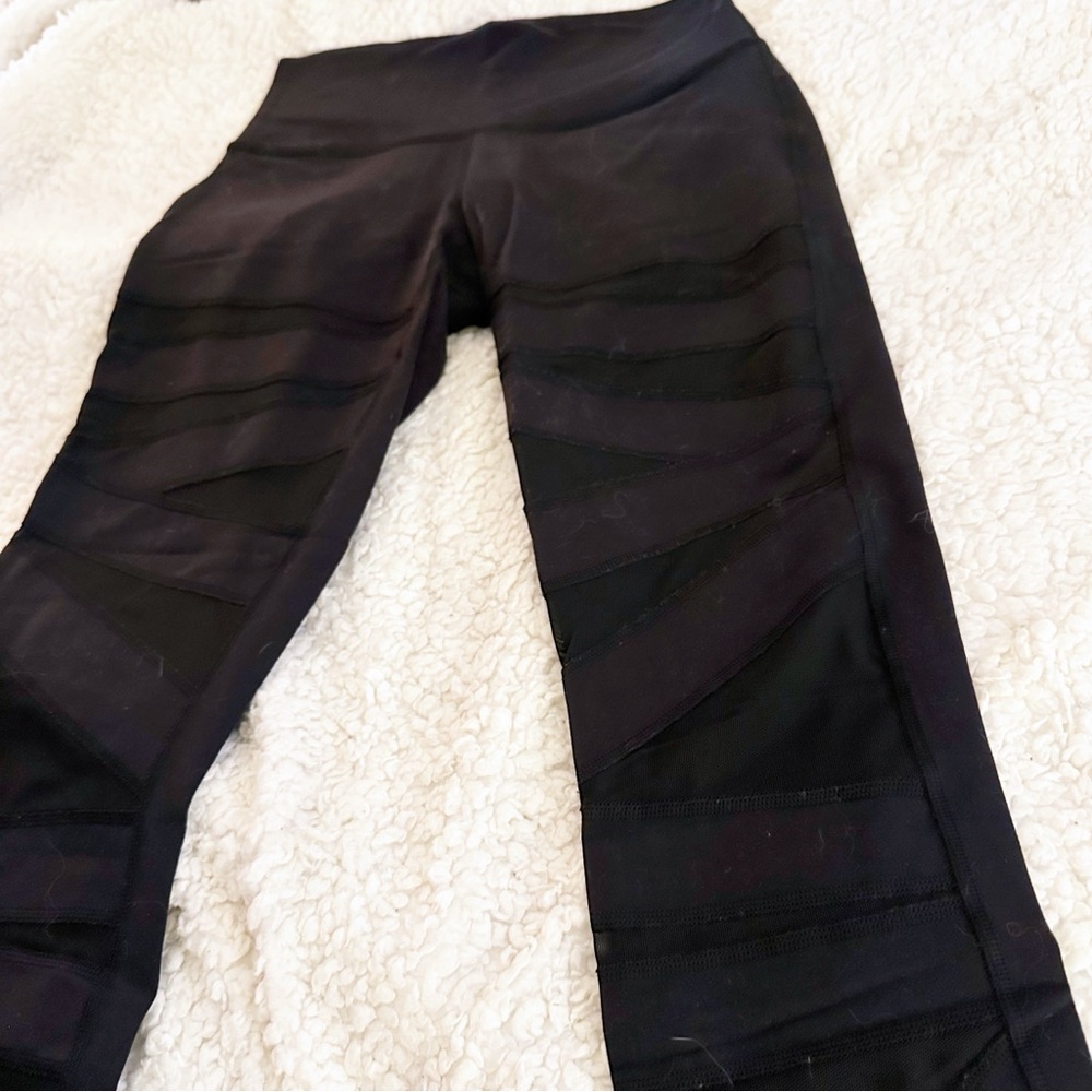 Lululemon High Times Crop *Tech‎ Mesh 6 - Picture 2 of 9